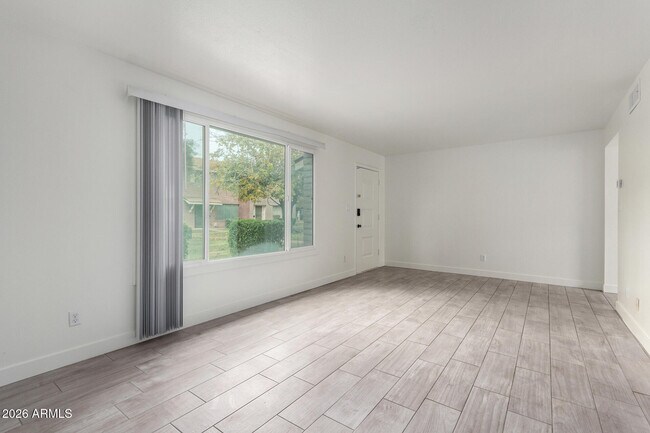 Building Photo - 1586 West Campbell Ave