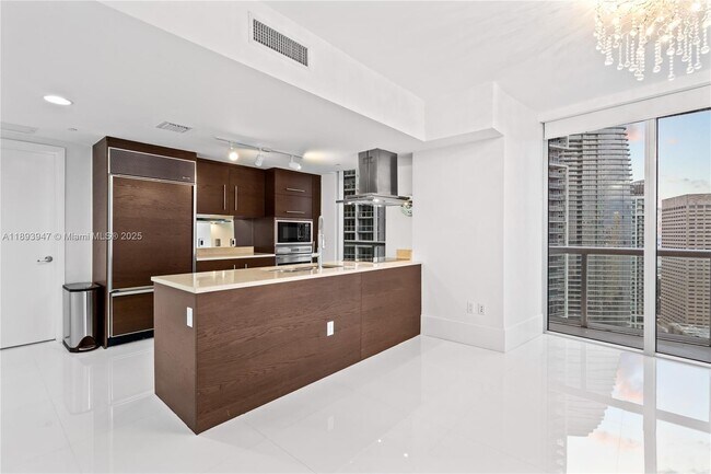 Building Photo - 495 Brickell Ave