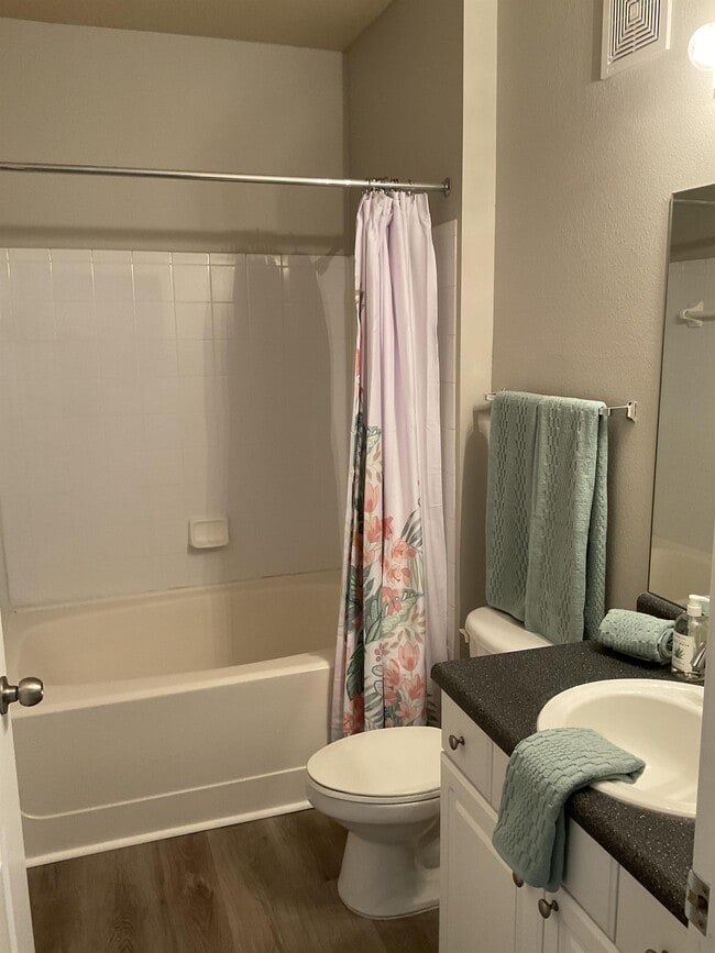 Building Photo - 8813 Villa View Cir