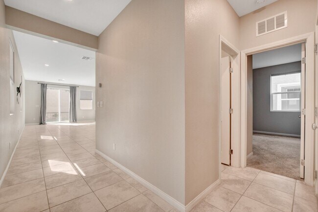 Building Photo - Gorgeous 4 Bedroom, 2 Story Home in SW/Mou...