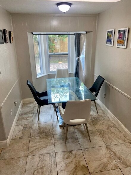 Building Photo - 2419 Briarlee Dr