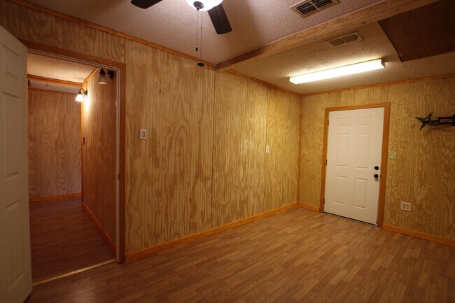 Building Photo - Coming Soon! 3 Bedroom 2 Bath in Bullard! Large Shop!