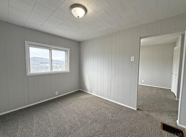 Building Photo - 512 Graham Ave