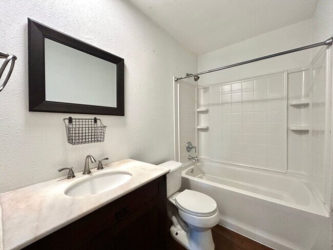 Building Photo - 3BR Home with Fireplace, Hardwood Floors & Large Backyard