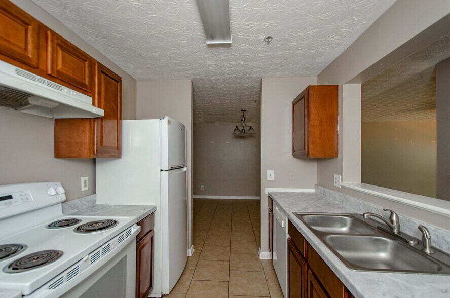 Building Photo - 10104 Fairington Ridge Cir
