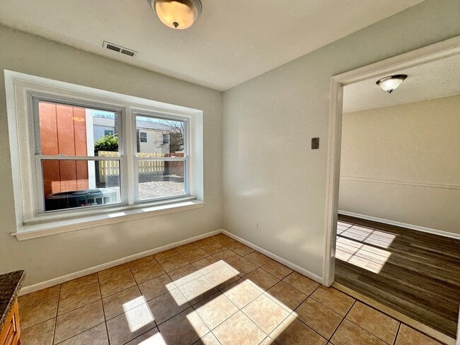 Building Photo - Updated 3-Bedroom Townhome 03-25-26!! Fenced yard, excellent School Zones!!