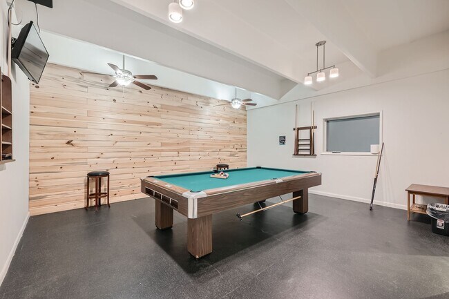 Building Photo - Completely Updated 2 Bedroom 2 Bathroom Condo Available NOW! Garage Parking Included!