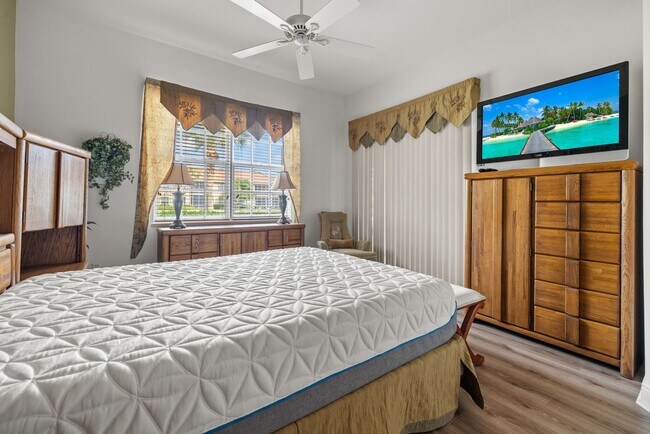 Building Photo - Experience Bell Tower Park. GATED ground floor 2 Bed 2 Bath Den 1 Car Garage Condo.