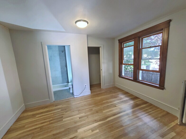 Building Photo - 70 Tufts St
