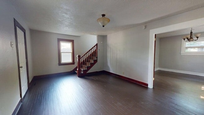 Building Photo - 4 Bedroom Single Family Home