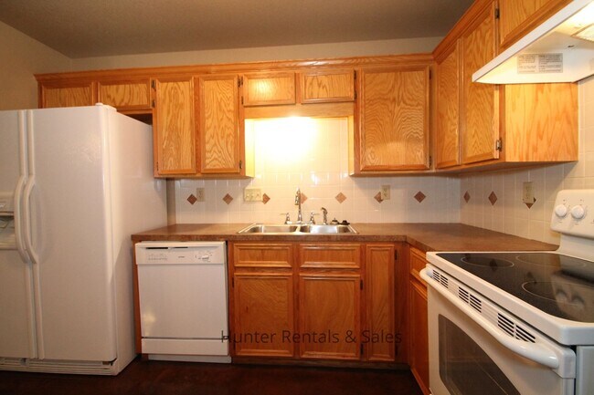 Building Photo - Spectacular Duplex--Won't last long!