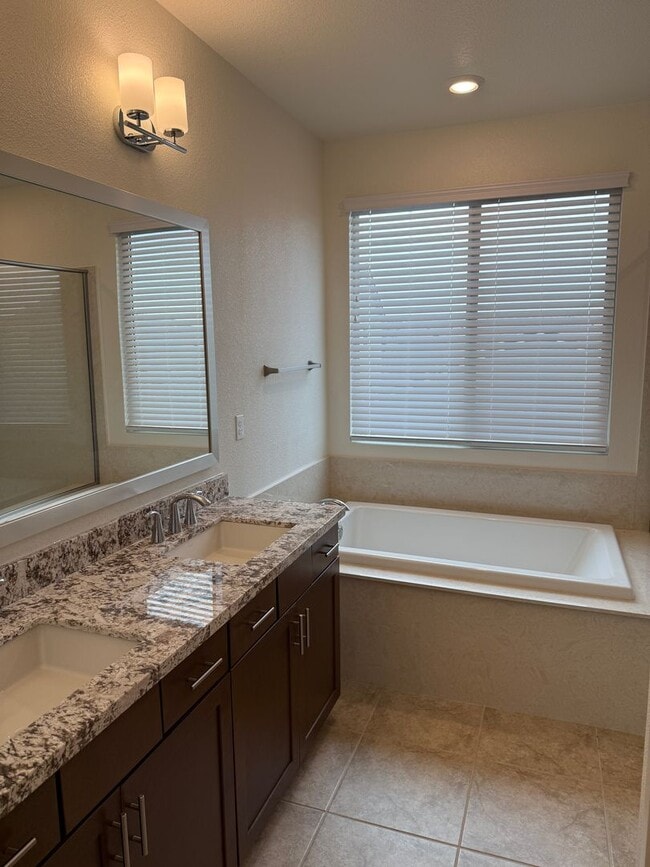 Building Photo - Lovely 4 Bedroom Home With Easy Landscaping And Beautiful Interior