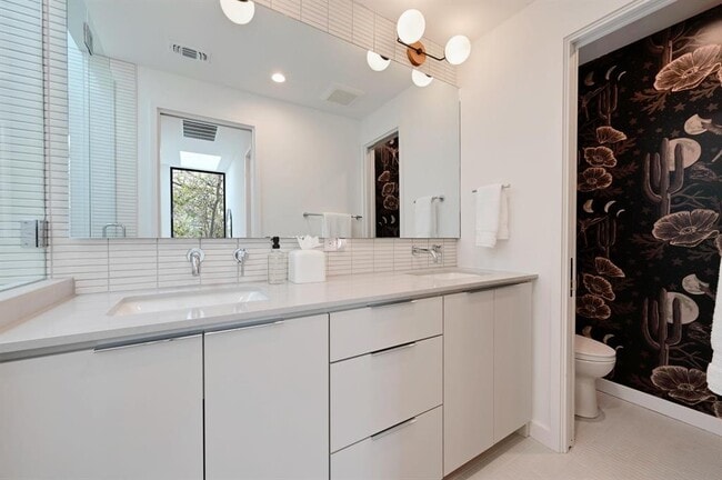 Building Photo - 1709 Willow St