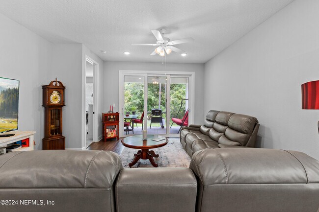 Building Photo - 431 Union Hill Dr