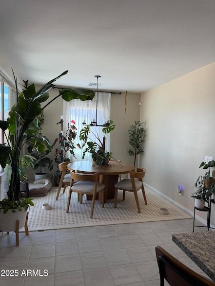 Building Photo - 2609 E San Miguel Dr