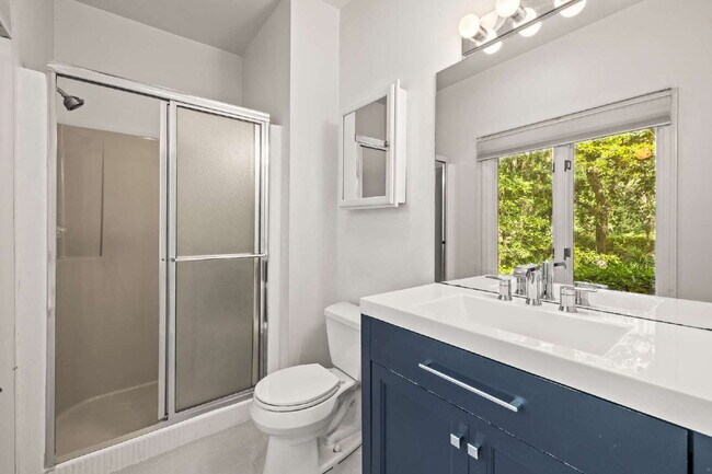 Building Photo - "Experience Southern Charm: Spacious 3-Bed, 3-Bath Home in The Landings"