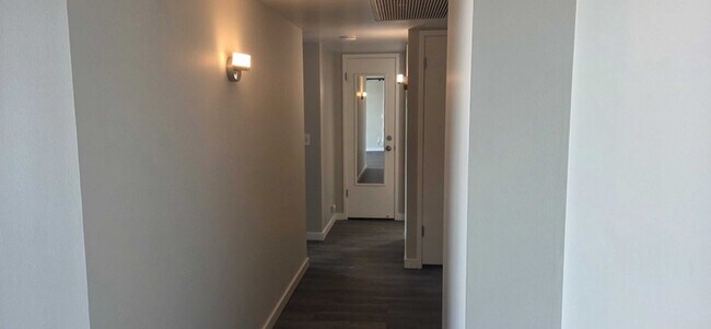 Building Photo - 710 E 200 S