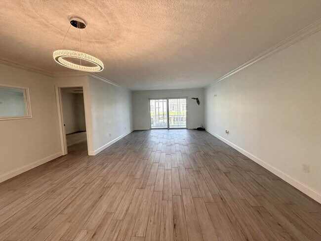 Building Photo - 121 Wettaw Ln