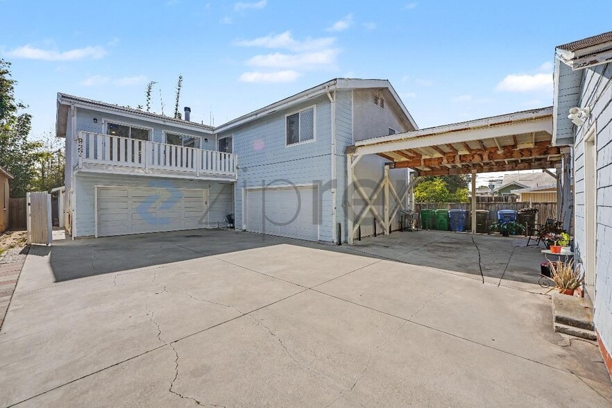 Building Photo - Unit