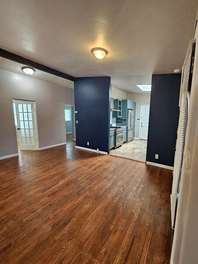 Building Photo - 352 Bonito Ave