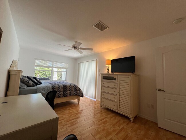 Building Photo - FURNISHED SHORT TERM RENTAL - 3 Bed / 2 Bath - Single Family Pool Home - $5,000/month ** Heated S...