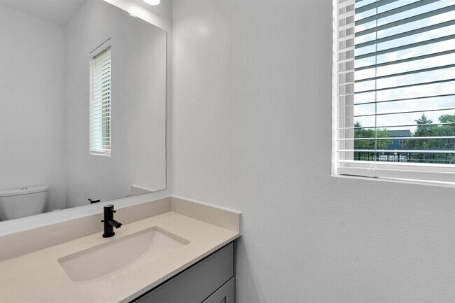 Building Photo - 1412 Izzy Ln