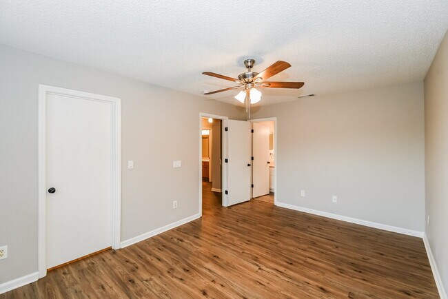 Building Photo - 2236 Fresco Dr