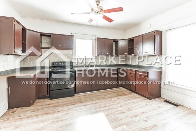 Building Photo - 5202 E State Rd 42