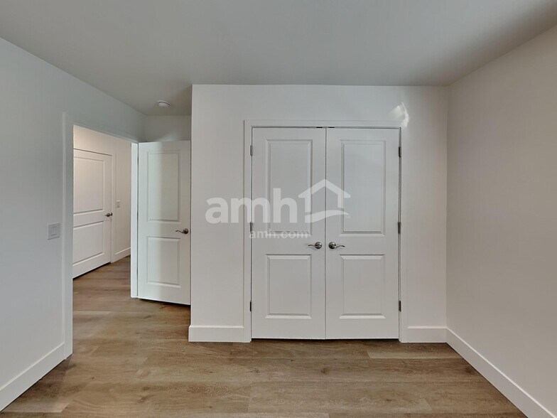 Building Photo - 6466 E Paseo Alga