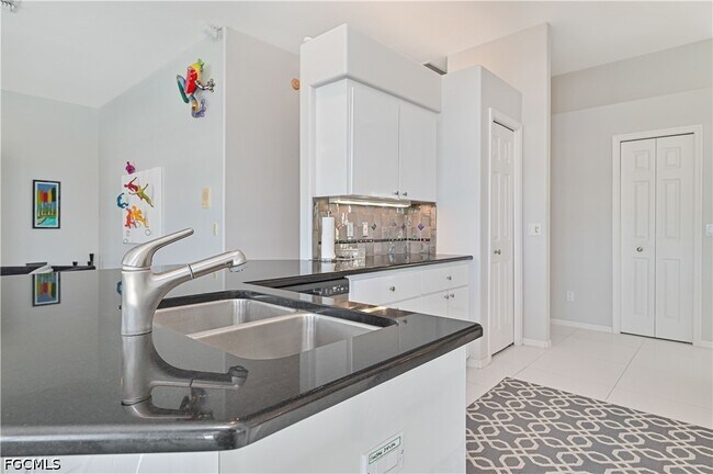 Building Photo - 3681 Lakemont Dr