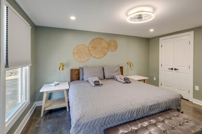 Building Photo - 500 Shelfar Pl