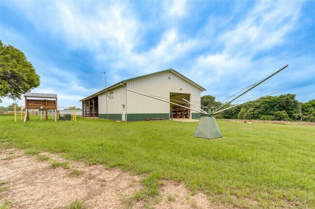 Building Photo - 1712 Lynn Rd
