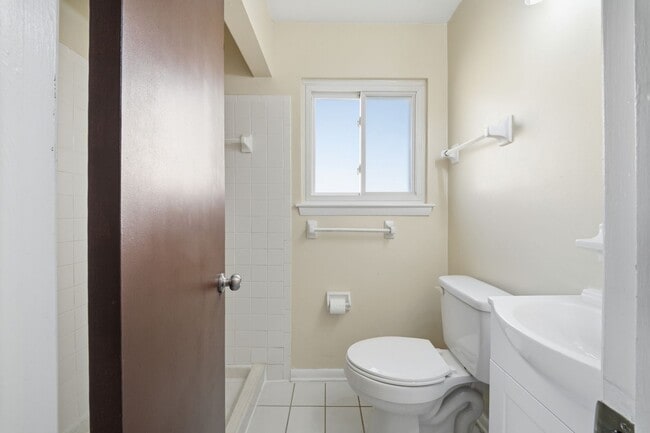 Building Photo - MODERN, meticulously maintained 4 bedroom/2 Bath Ranch - INCLUDES LANDSCAPING!