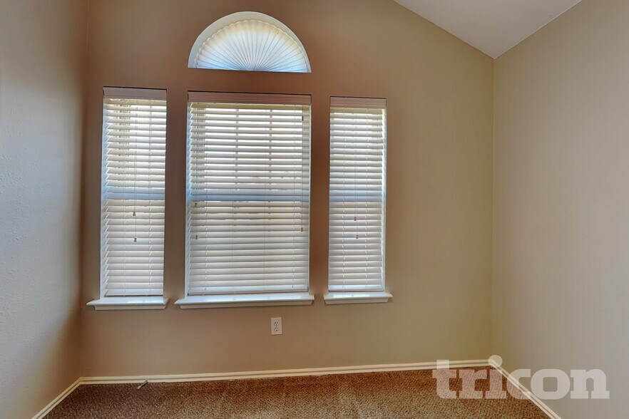 Building Photo - 4200 Agate Dr