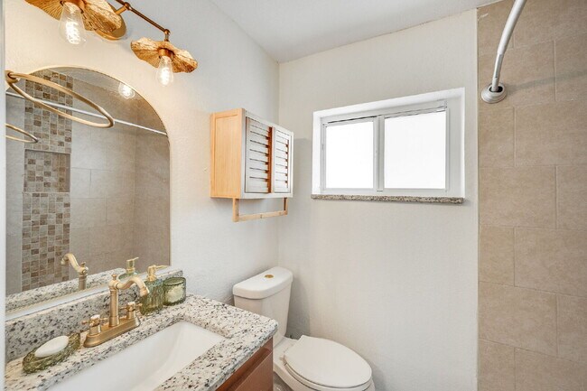 Building Photo - Remodeled 3/2 in Central Merritt Island!