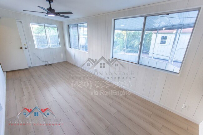 Building Photo - 5706 E Des Moines St