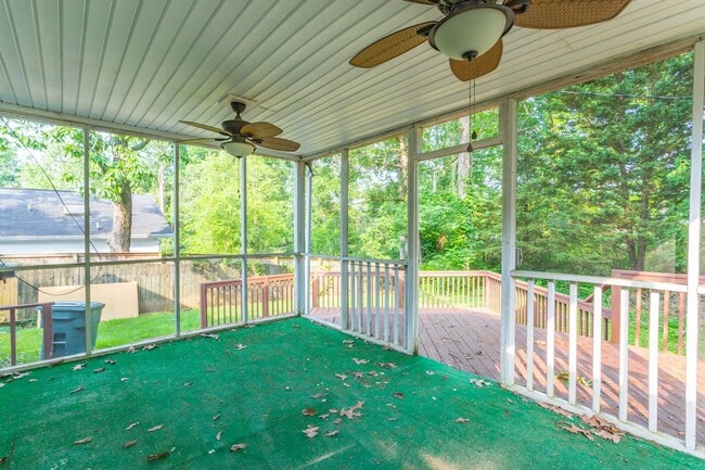 Building Photo - 3 bedroom Signal Mountain Charmer!