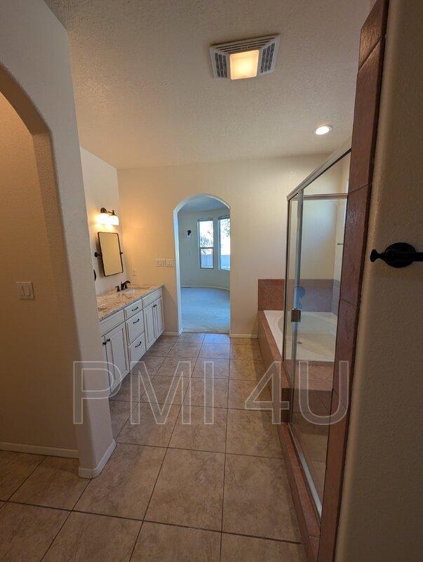 Building Photo - 12612 Carmel Ct NE