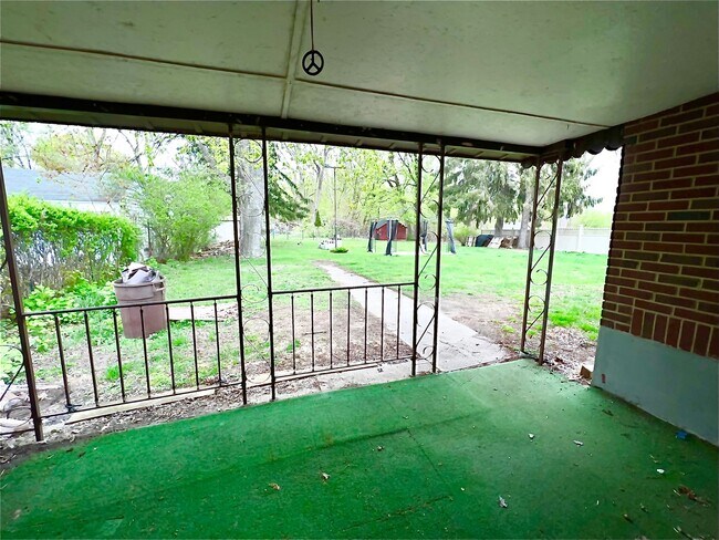 Building Photo - 1829 Osterlitz Ave