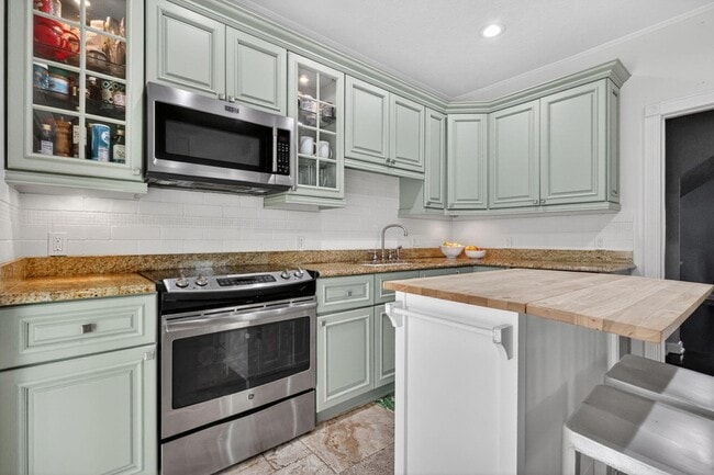 Building Photo - 412 El Prado