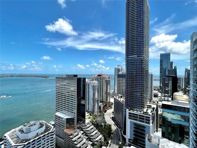 Building Photo - 950 Brickell Bay Dr
