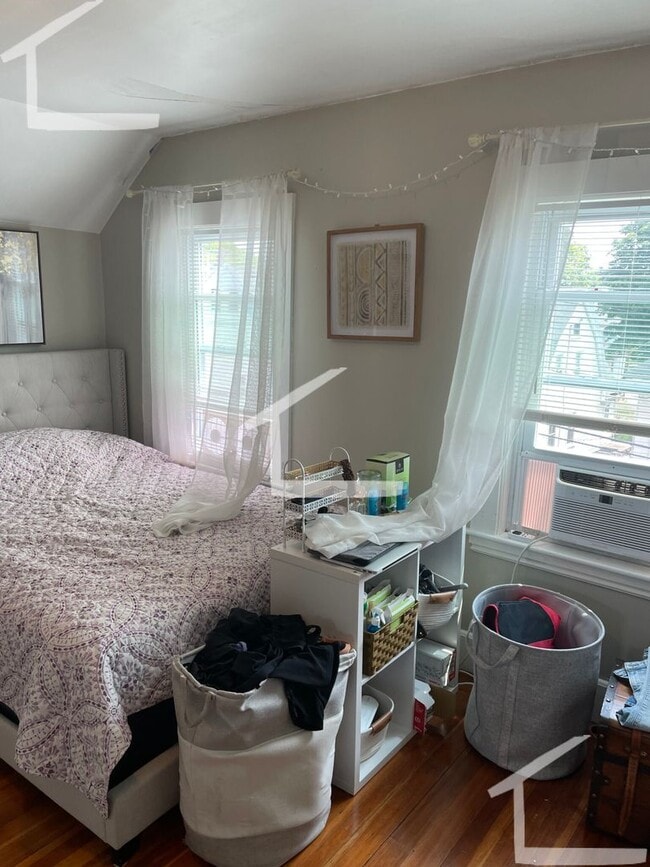 Building Photo - Charming 4-Bedroom Home-No Broker Fee