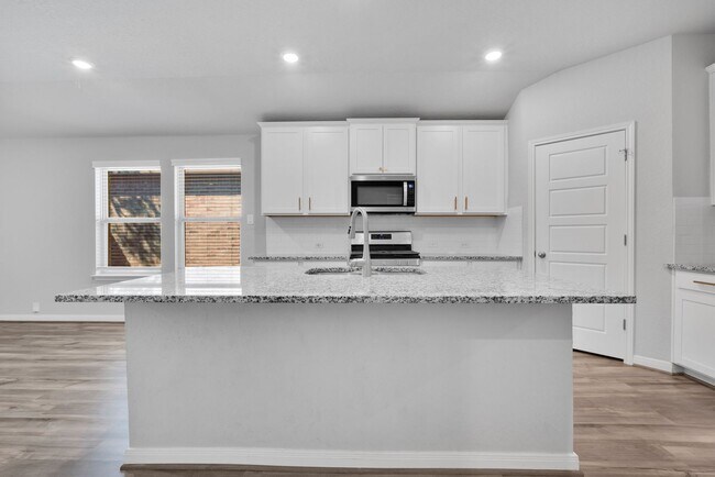 Building Photo - Charming 4-Bedroom 3-Bathroom Home in Westpointe – Community Amenities & Prime Location!