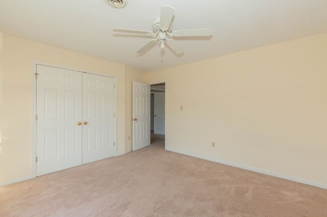 Building Photo - 4 bed, 3.5 bath Single Family Home in Charles Town, WV