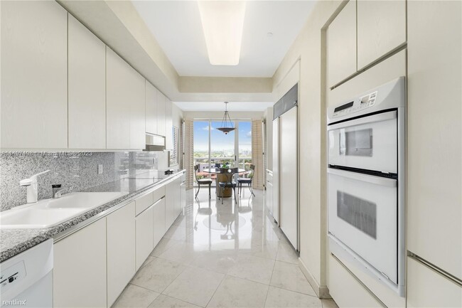 Building Photo - 2 br, 2.5 bath Condo - 9601 Collins Ave Ap...