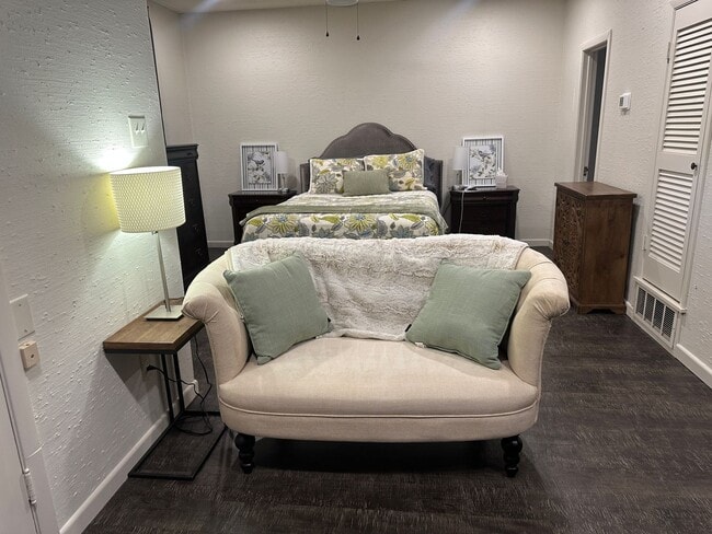 Building Photo - Cottage on Elm Creek;  fully furnished, all bills paid!