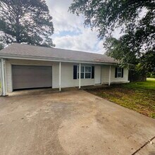 Building Photo - Now leasing this charming 2-Bedroom | 1-Bathroom Single-Family Home in Bridge City, TX