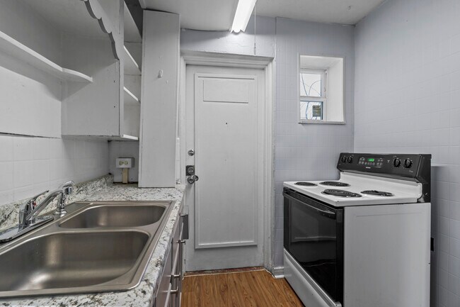 Building Photo - 307 W Morton St