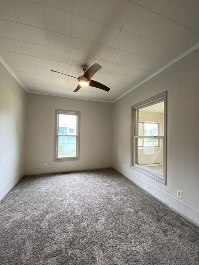 Building Photo - Perfect for you!