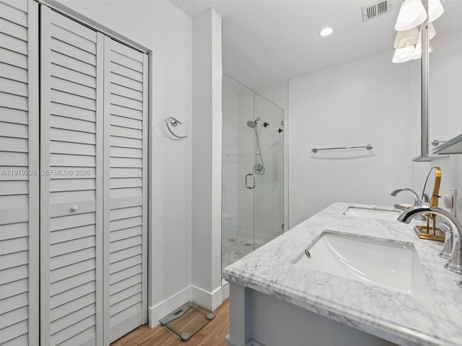 Building Photo - 10548 SW 112th Ave